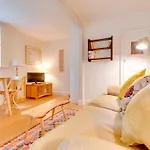 Pass The Keys Charming Cottage In City Centre With Free Parking