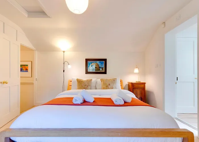 Pass The Keys Charming Cottage In City Centre With Free Parking