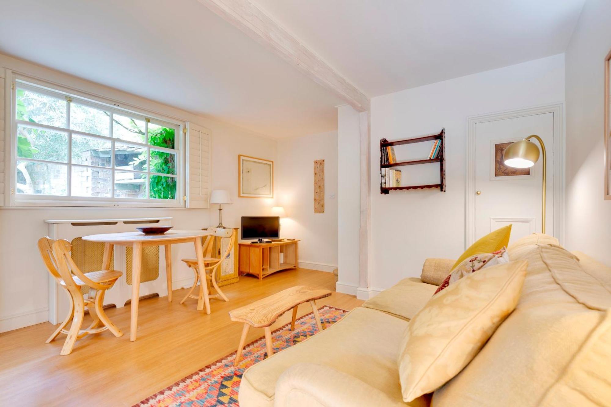 Pass The Keys Charming In Centre With Free Parking Holiday home