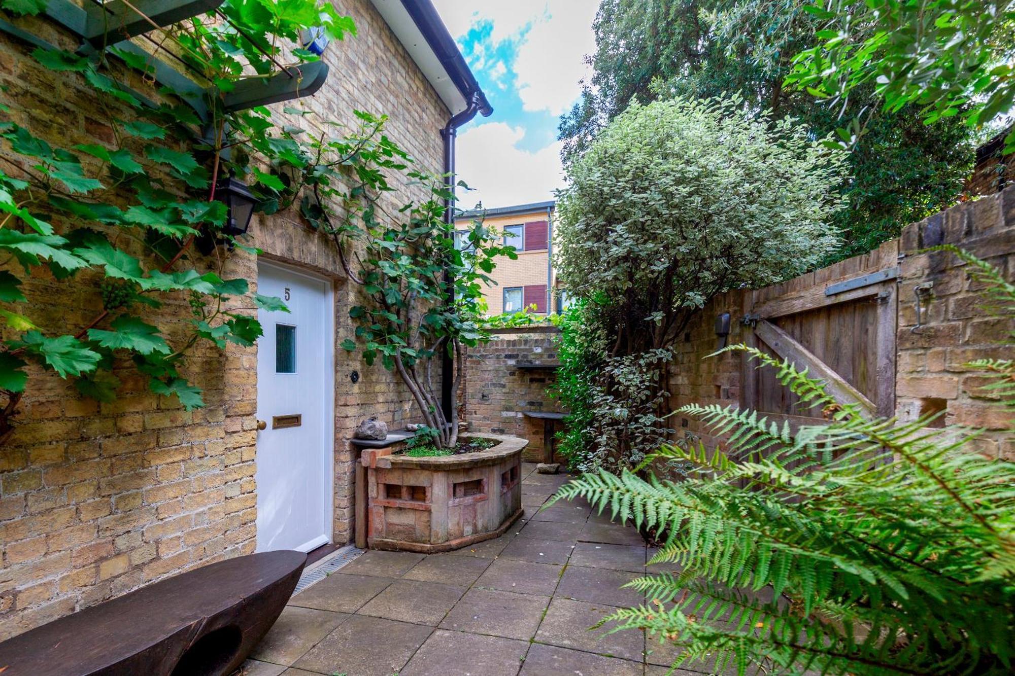 Holiday home Pass The Keys Charming In Centre With Free Parking