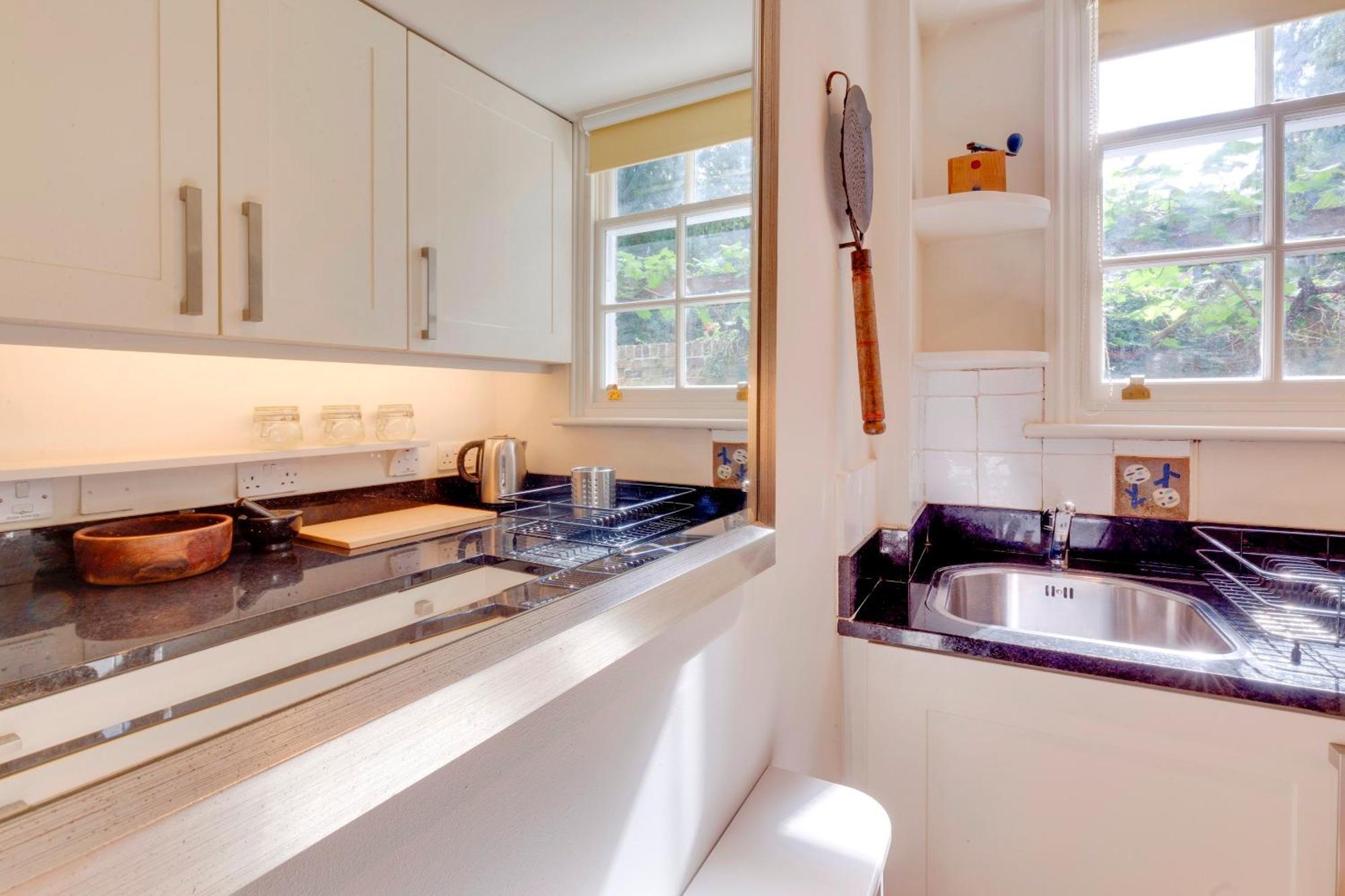 Holiday home Pass The Keys Charming In Centre With Free Parking *